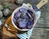 Foto del passaggio 3 della ricetta Patate viola al sale aromatizzato