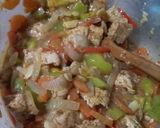 Foto del paso 2 de la receta: Tarta de pollo con verduras 🥕🫑🧅🧄