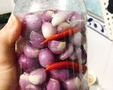 Hình bước làm 2 của món Hành tím ngâm giấm