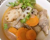 Hình bước làm 3 của món Gà hầm củ sen, cà rốt