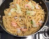 A picture of step 5 of Creamy pesto pasta with mixed seafood.