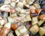 Foto del paso 5 de la receta: Berenjenas y champiñones en salsa de cacahuete