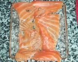 Foto del paso 3 de la receta: Pastel frío de salmón, surimi, queso de untar y nueces 🐟🍞🧀🏖️