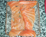 Foto del paso 3 de la receta: Pastel frío de salmón, surimi, queso de untar y nueces 🐟🍞🧀🏖️