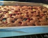 Kakaós kefires piskóta meggyel, vaníliapudinggal recept fázis 11 fotója