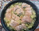 Foto del paso 2 de la receta: 209. Cazuela de salmón en salsa con calabacín
