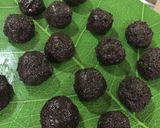 Foto langkah ke 3 dari resep Bola-Bola Oreo / Oreo Truffles.
