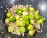 Foto del paso 2 de la receta: Repollitos de Bruselas gratinados