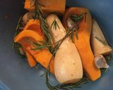รูปขั้นตอนการทำที่ 1 ของ Butternut Squash ฟักทองน้ำเต้าอบโรสแมรี่
