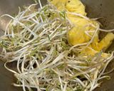 Hình bước làm 3 của món Thịt Bò Xào Thơm Giá