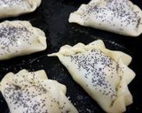 Foto del paso 3 de la receta: Empanaditas picantes de queso y cebolla