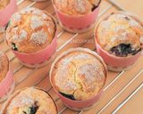 Foto langkah ke 7 dari resep Blueberry Yogurt Muffin.