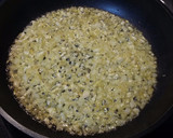 Foto del paso 1 de la receta: Rape al ajo y perejil con patatas a la pimienta