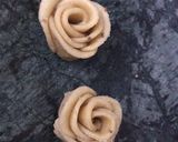 A picture of step 3 of Rose Mathri.