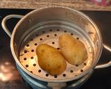 Foto langkah ke 1 dari resep Telur Kukus Dalam Kentang.