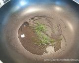 Foto del passaggio 3 della ricetta Fagottini al Missoltini con Pesto di Menta e Finocchietto