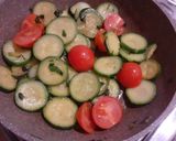 Foto del passaggio 2 della ricetta Troccoli home made con zucchine, gamberetti e pomodorini