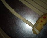 A picture of step 4 of Potato curl roll.