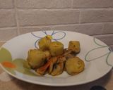 Foto del paso 3 de la receta: Guiso o salteado de alcachofas con txanpis y zanahoria