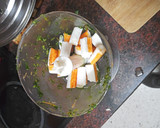 Foto del paso 2 de la receta: Croquetas de espinacas, zanahoria encurtida y surimi