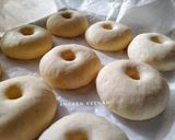 Foto langkah ke 4 dari resep Donat Lembut 1x Proofing No Telur, No Susu cuma 6 bahan.