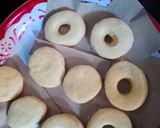 Foto langkah ke 4 dari resep Donat empuk tanpa mikser.