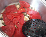 Foto del paso 1 de la receta: Pez espada en salsa de pimientos del piquillo
