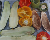 Foto del paso 3 de la receta: Calabacín, berenjena y pimientos tricolor rellenos gratinados