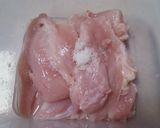 Foto langkah ke 2 dari resep Ayam crispy saos madu bawang.