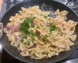Une image de l'étape 12 de Farfalles au jambon cru, coulommiers et persil.