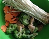 Foto langkah ke 1 dari resep Enoki Bakso Saus Tiram Teriyaki.
