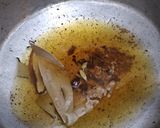 A picture of step 1 of Chicken pulao.
