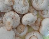 عکس مرحله 2 از دستور قارچ سوخاری نرم و خوشمزه😉