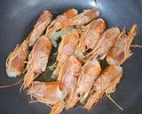 Foto del paso 4 de la receta: Gambas langostineras al curry rojo