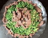 Hình bước làm 2 của món Hoa thiên lý xào bò