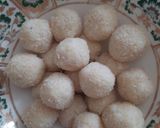 A picture of step 3 of Cashew and Coconut ladoo.