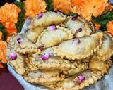 मावा गुझिया(mawa gujiya recipe in hindi) रेसिपी चरण 8 फोटो
