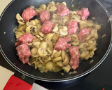 Foto del paso 3 de la receta: Ñoquis con butifarra y champiñones a la trufa
