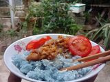 Gà rim ăn kèm xôi dừa đậu biếc