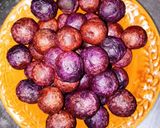 Foto langkah ke 4 dari resep Bola-Bola Ubi Ungu By Erica.