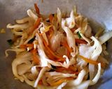 Foto langkah ke 3 dari resep Tumis Jamur Tiram.