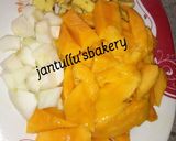 A picture of step 2 of Mango juice 1.