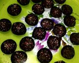 Foto langkah ke 8 dari resep Choco-Rolled Oat Peanut alias Oat-Kacang Bersalut Coklat.