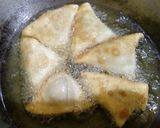 নিরামিষ ভাজা সিঙ্গাড়া (veg Fried samosa recipe in Bengali) রেসিপির ধাপ 9 ছবি