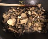 Une image de l'étape 7 de Champignons de paris ail et romarin à la sauce huître.