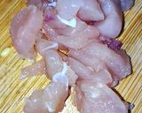 Foto langkah ke 2 dari resep Chicken-Sausage Egg Drop Soup.