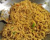 હક્કા નુડલ્સ (Hakka Noodles Recipe In Gujarati) રેસીપી સ્ટેપ2ફોટો
