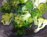 A picture of step 2 of Broccoli Almonds Soup.