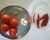 A picture of step 1 of Momos Chutney.