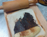 A picture of step 2 of Banana rolled toast.